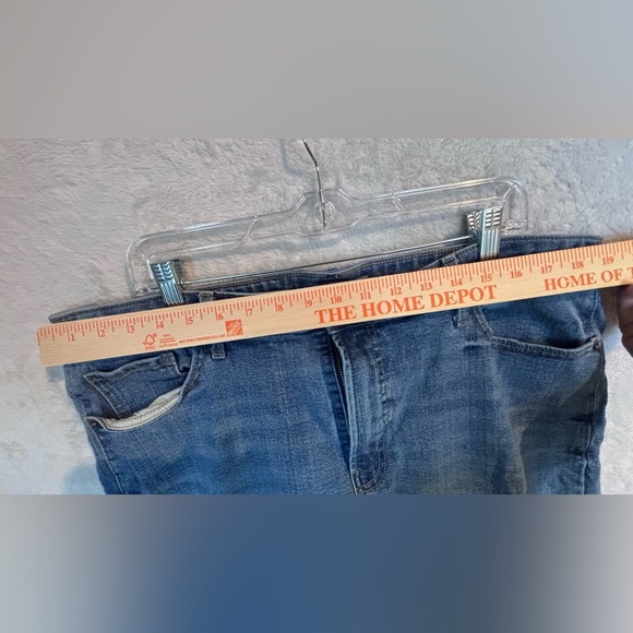 Old Navy Women’s Plus Jeans Size 18 Blue Mid Rise Straight Leg Stretch Denim - Picture 8 of 9